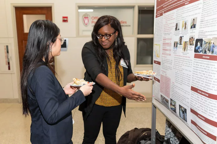 Kaïssa Sylla presenting her poster